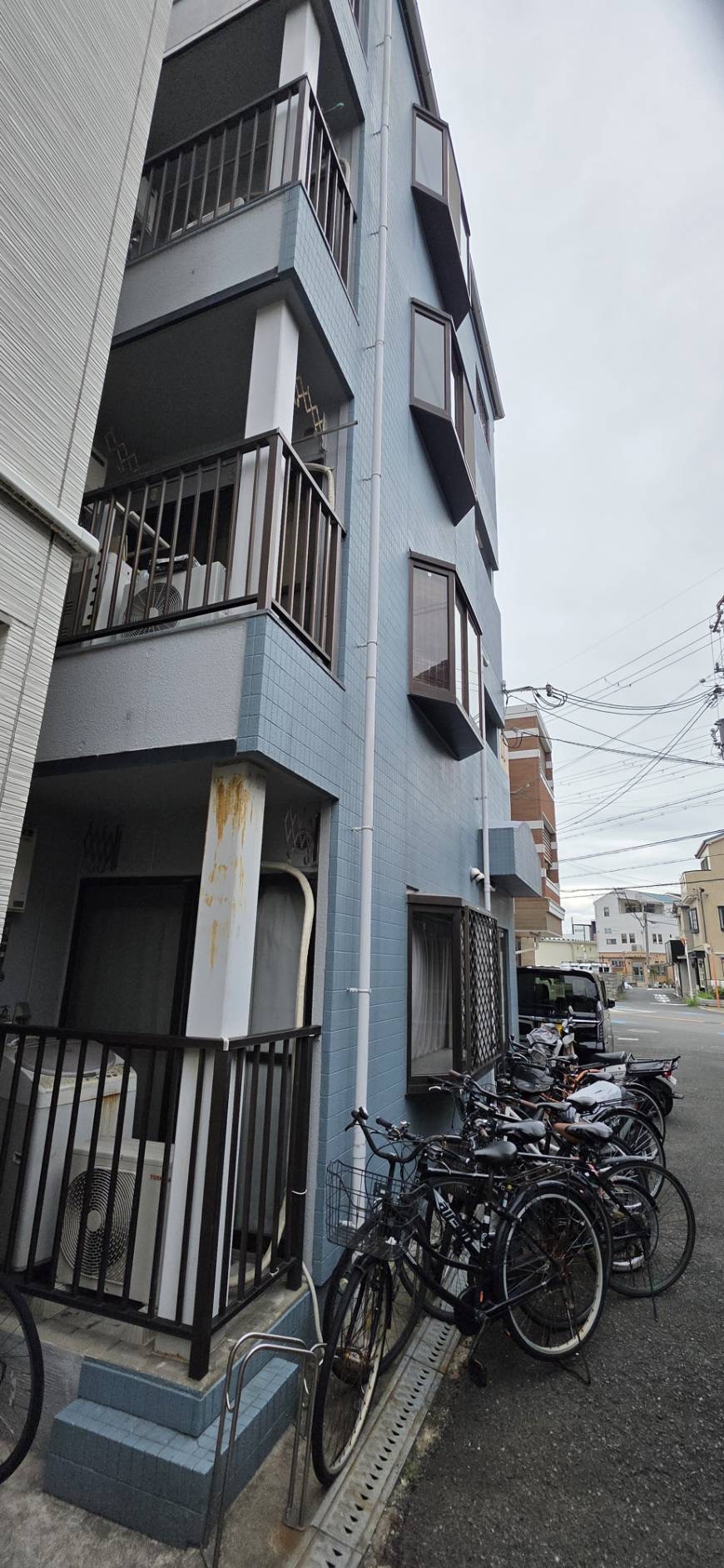 寝屋川市マンションの外壁タイル補修後の側面外観